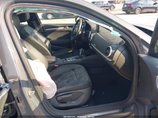 2019 AUDI A3 WAUAUGFF1KA095627 Photo 4