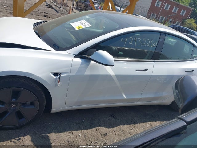 5YJ3E1EB0NF189742 Tesla 2022