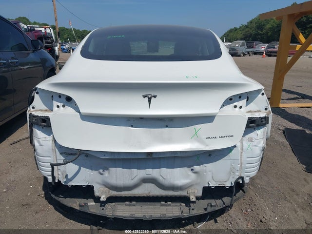 5YJ3E1EB0NF189742 Tesla 2022