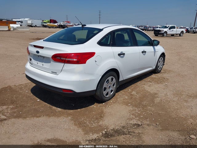 Ford Focus 2016 1FADP3E24GL372254 Image 4