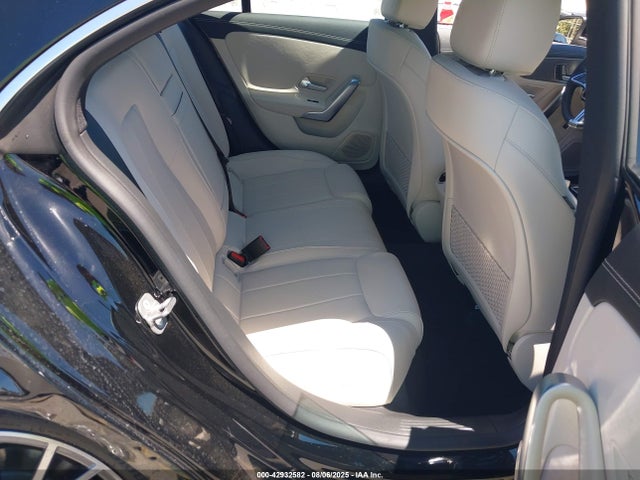 W1K5J4GB9SN500395 Mercedes-Benz m260