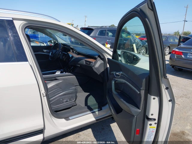 2019 AUDI E-TRON WA1VAAGE1KB024223 Photo 4