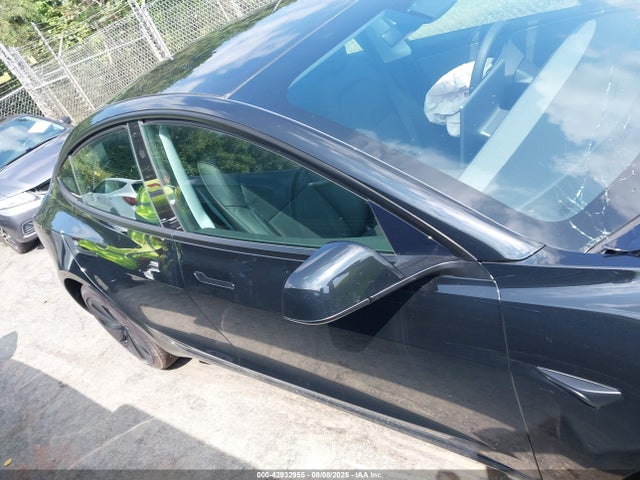 5YJ3E1EA7SF967182 Tesla 2025