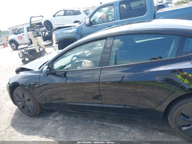 5YJ3E1EA7SF967182 Tesla 2025