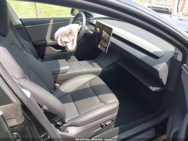 5YJ3E1EA7SF967182 Tesla 2025