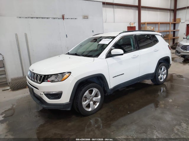 Jeep 2018 2018 3C4NJDBB8JT455644 Image 2