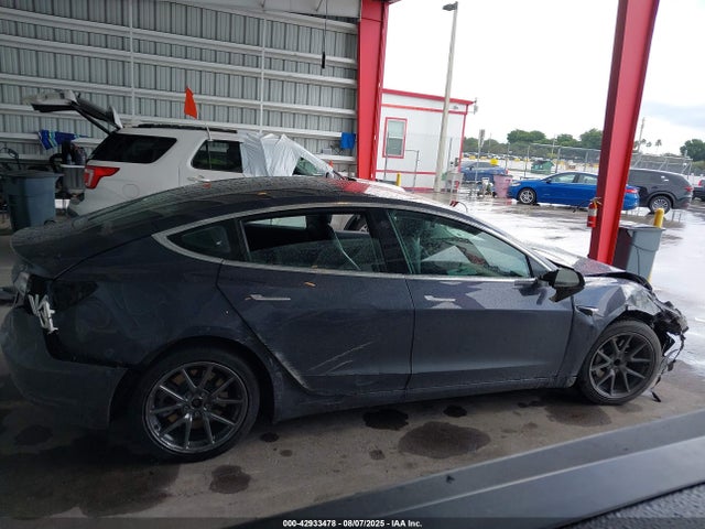 5YJ3E1EA3JF158938 Tesla MODEL 3