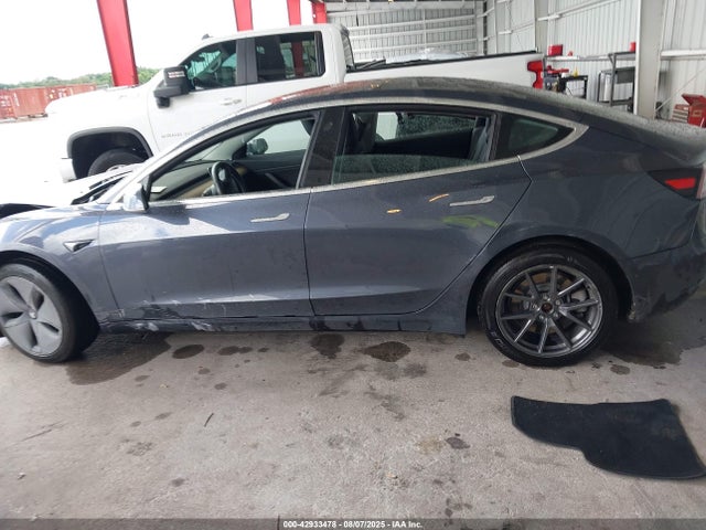 5YJ3E1EA3JF158938 Tesla MODEL 3