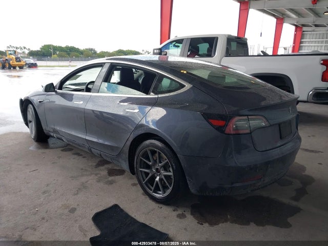 2018 TESLA MODEL 3 5YJ3E1EA3JF158938 Photo 2