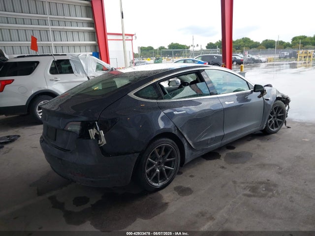 2018 TESLA MODEL 3 5YJ3E1EA3JF158938 Photo 3
