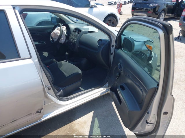 Nissan Versa 2015 3N1CN7APXFL828753 Image 5