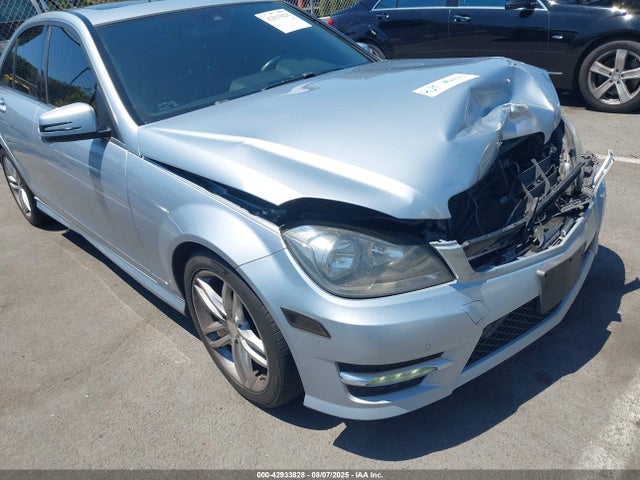 Mercedes-Benz C-Class 2014 WDDGF4HB7EA963592 Image 17