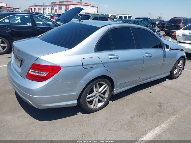 Mercedes-Benz C-Class 2014 WDDGF4HB7EA963592 Image 4