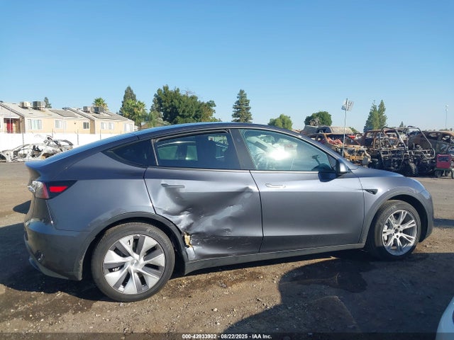 7SAYGAEEXPF942046 Tesla Model Y