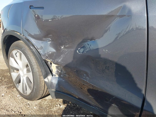 7SAYGAEEXPF942046 Tesla Model Y