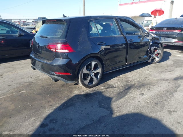 3VW547AU8JM261599 Volkswagen 2018