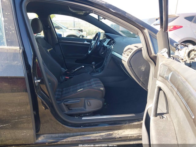 3VW547AU8JM261599 Volkswagen 2018