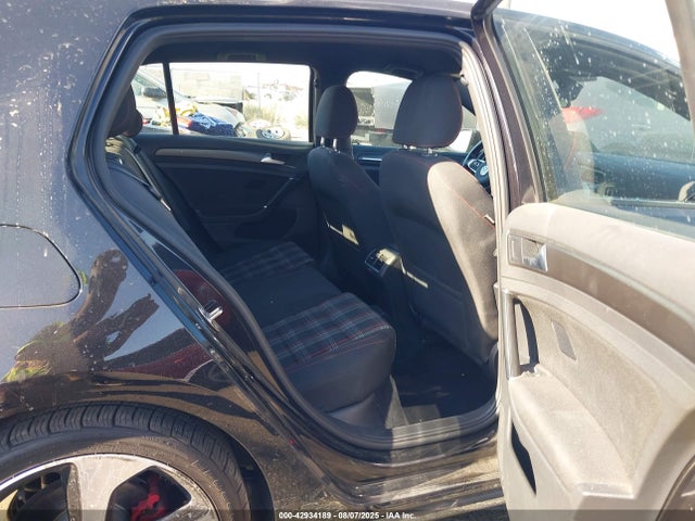 3VW547AU8JM261599 Volkswagen 2018
