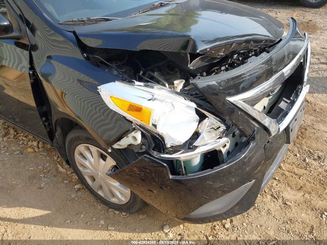 3N1CN7AP7HL864323 Nissan 2017