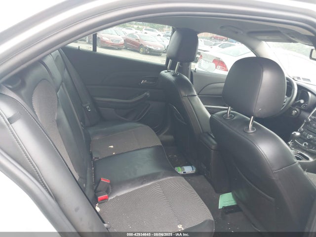 Chevrolet lkw 2015 1G11D5SLXFU148213 Image 8