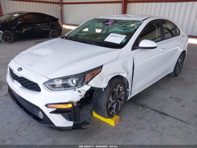 3KPF24AD2ME350174 KIA Forte Lxs