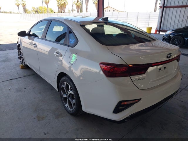 3KPF24AD2ME350174 KIA Forte Lxs