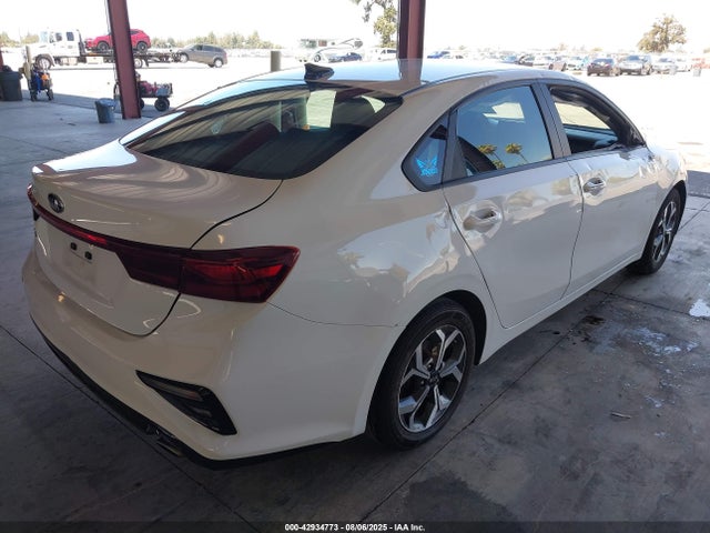 3KPF24AD2ME350174 KIA Forte Lxs