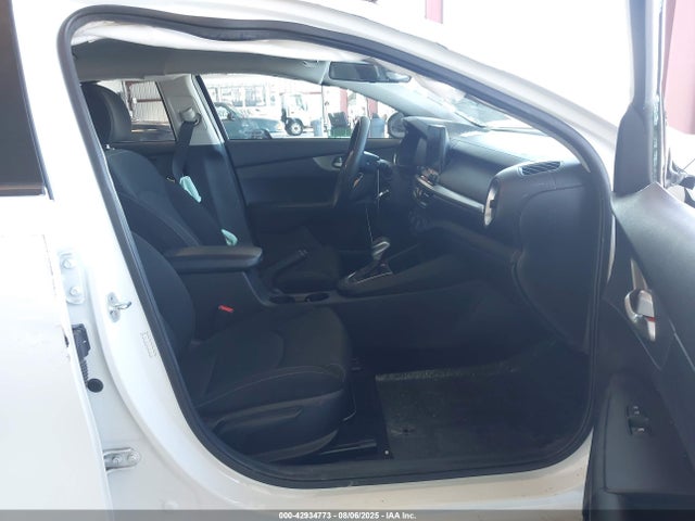 3KPF24AD2ME350174 KIA Forte Lxs