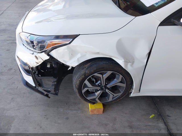 3KPF24AD2ME350174 KIA Forte Lxs