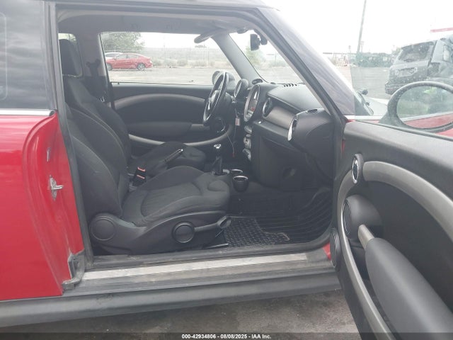 2010 MINI COOPER CLUBMAN WMWML3C55ATX52047 Photo 4