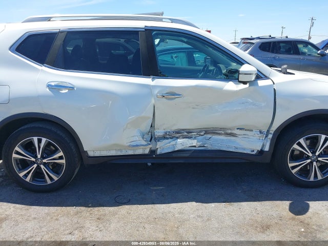 Nissan Rogue 2017 5N1ET2MV2HC768860 Image 6