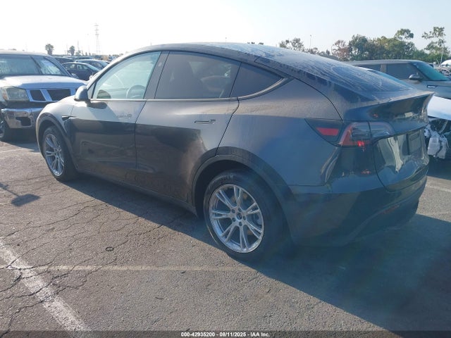 2024 TESLA MODEL Y 7SAYGDEE8RA246979 Photo 2