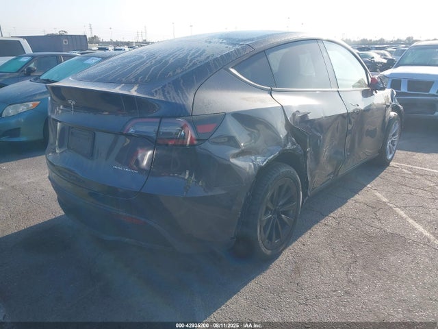 2024 TESLA MODEL Y 7SAYGDEE8RA246979 Photo 3