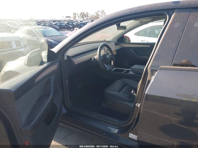 2024 TESLA MODEL Y 7SAYGDEE8RA246979 Photo 4
