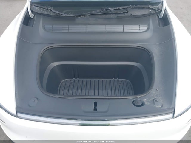 2026 TESLA MODEL Y 7SAYGDEE7TF348414 Photo 9