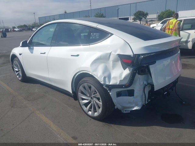 2026 TESLA MODEL Y 7SAYGDEE7TF348414 Photo 2