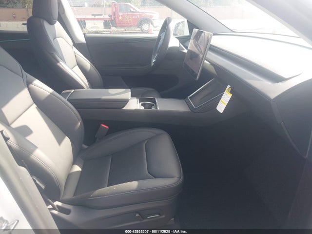 2026 TESLA MODEL Y 7SAYGDEE7TF348414 Photo 4