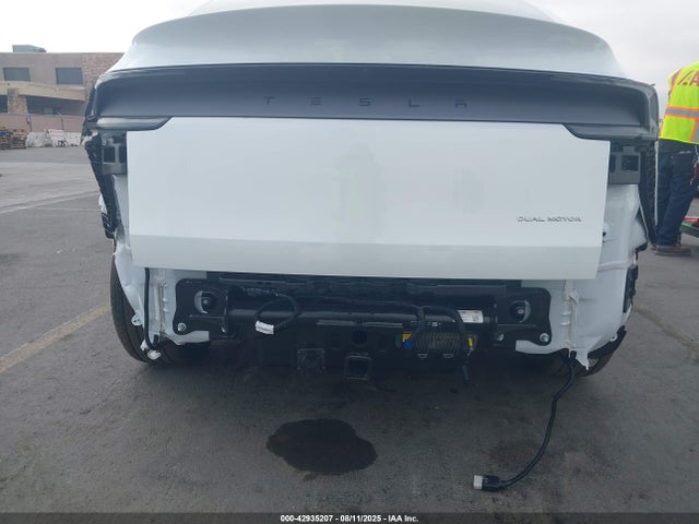 2026 TESLA MODEL Y 7SAYGDEE7TF348414 Photo 5