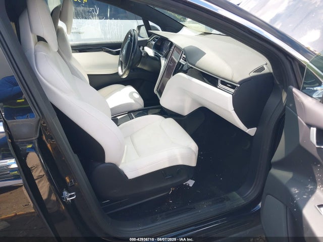2017 TESLA MODEL X 5YJXCAE28HF061180 Photo 4