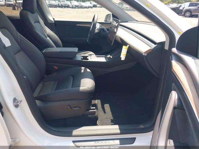 2024 TESLA MODEL Y 7SAYGDEEXRA328728 Photo 4