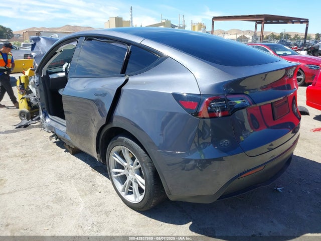 2023 TESLA MODEL Y 7SAYGAEE7PF856614 Photo 2
