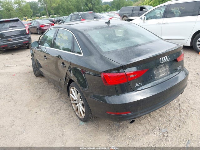 2015 AUDI A3 WAUBFGFF4F1118970 Photo 2