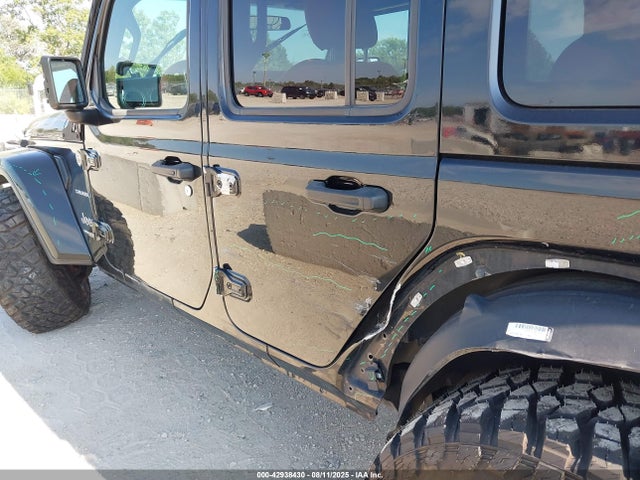 1C4HJXEN7JW227231 Jeep Wrangler