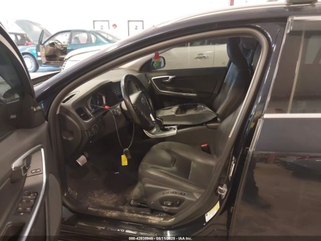 2017 VOLVO V60 YV140MEK9H1367711 Photo 4