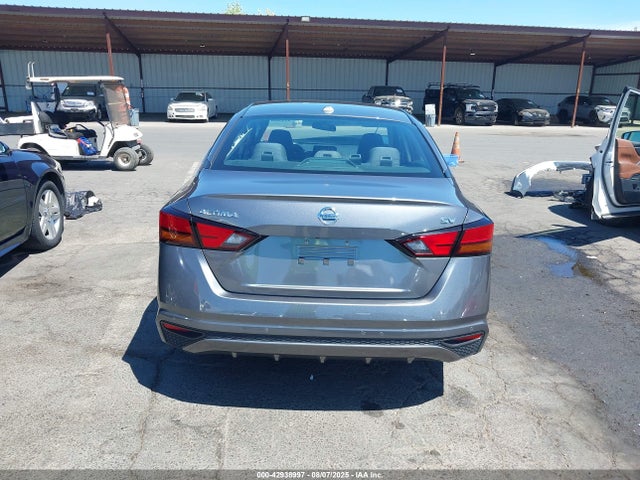 Nissan 2022 2022 1N4BL4DV0NN370376 Image 17