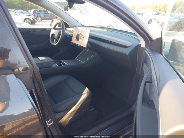 2026 TESLA MODEL Y 7SAYGDEEXTA388497 Photo 4