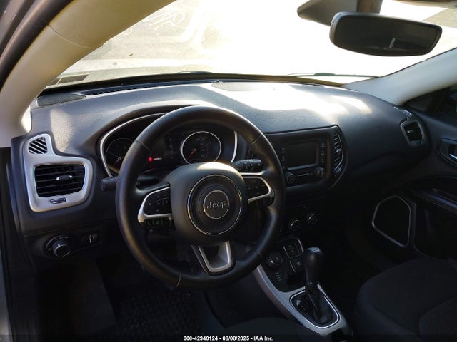 Jeep Compass 2017 3C4NJDAB4HT667047 Image 16