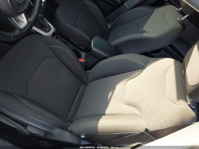 Jeep Compass 2017 3C4NJDAB4HT667047 Image 19