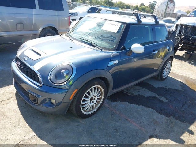 2011 MINI COOPER S WMWSV3C51BTY13204 Photo 1