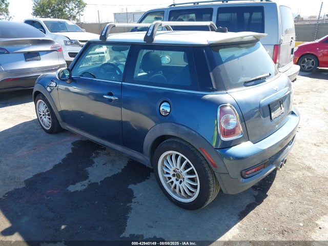 2011 MINI COOPER S WMWSV3C51BTY13204 Photo 2